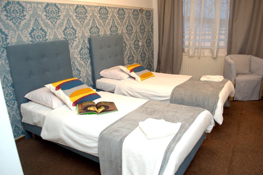 Acwador Hotel Pleszew Exterior photo