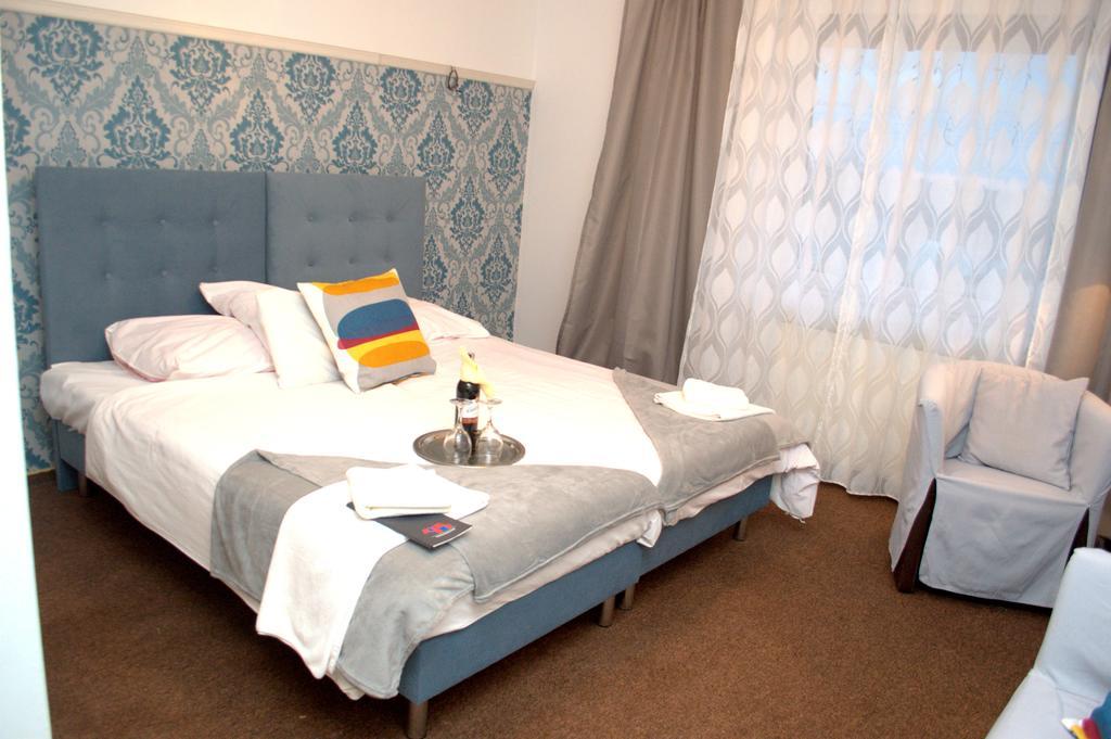 Acwador Hotel Pleszew Exterior photo